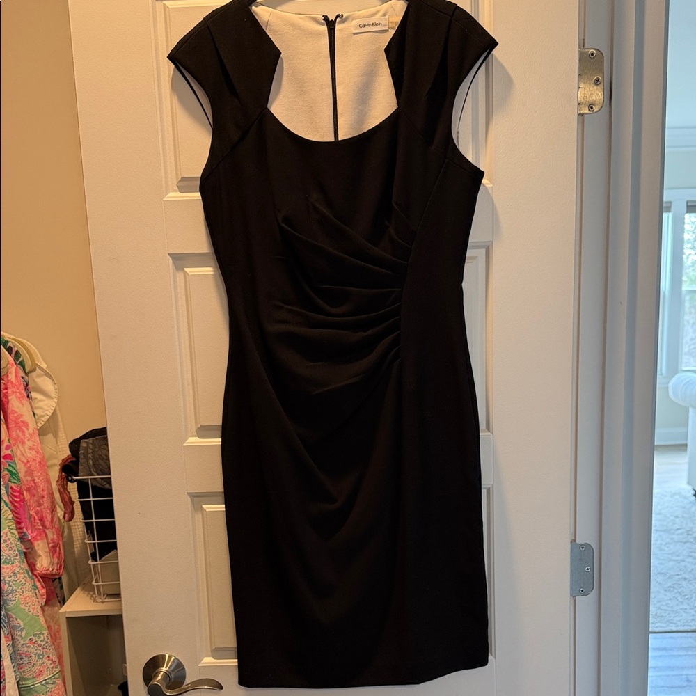 Calvin Klein Black Cap-Sleeve Ruched Sheath Dress